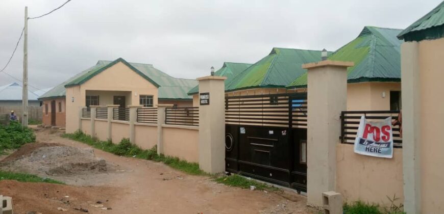 Kwasu 21 Rooms Sefcon Hostel On 2plots of Land For Sale in Malete