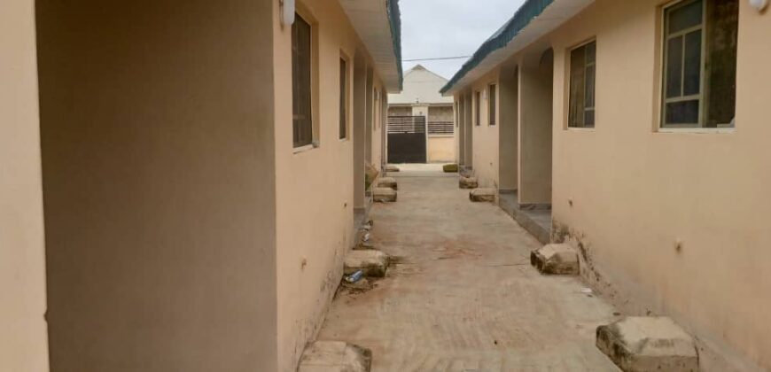 Kwasu 21 Rooms Sefcon Hostel On 2plots of Land For Sale in Malete