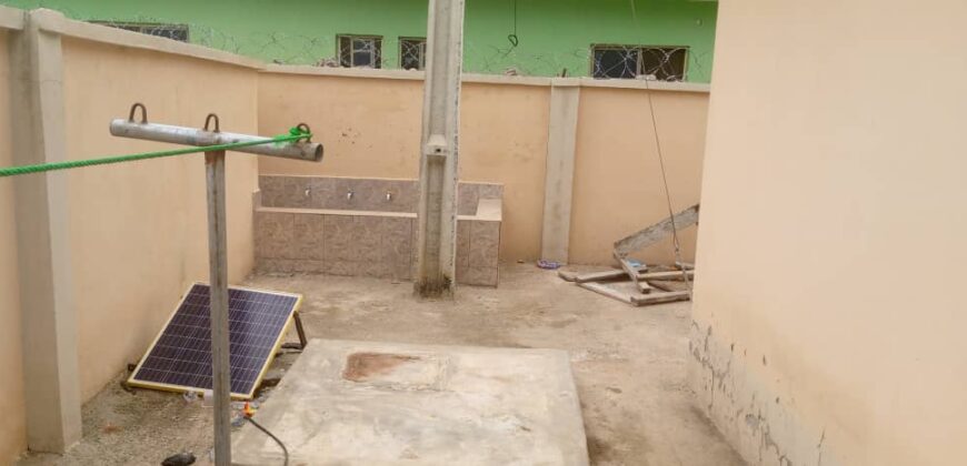 Kwasu 21 Rooms Sefcon Hostel On 2plots of Land For Sale in Malete