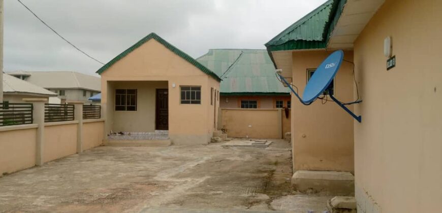 Kwasu 21 Rooms Sefcon Hostel On 2plots of Land For Sale in Malete