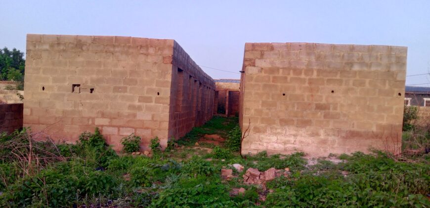 8 and 4 rooms of Room and Parlour and 2Bedroom Flat