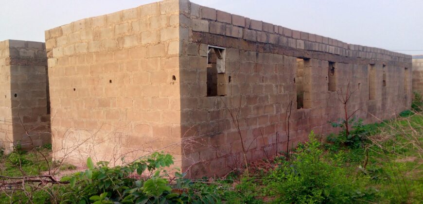 8 and 4 rooms of Room and Parlour and 2Bedroom Flat
