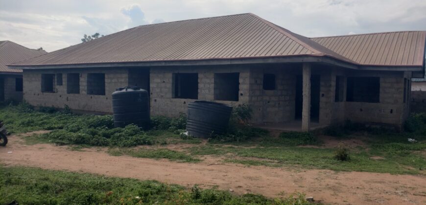 Uncompleted 18 rooms selfcon for sale on 4plot of land