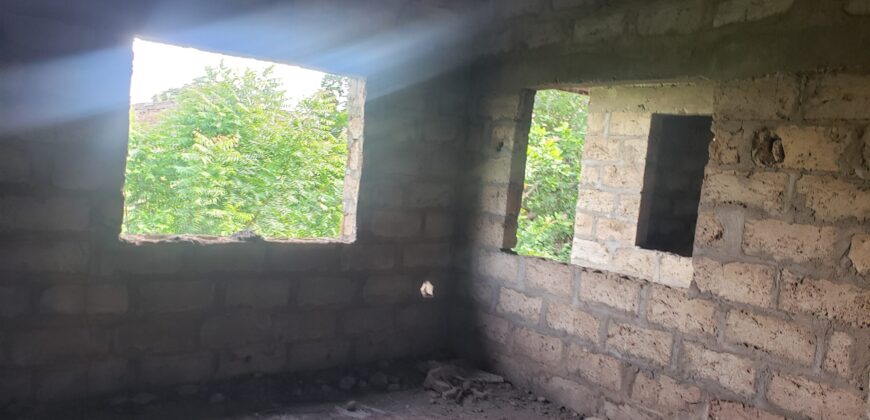 Uncompleted 18 rooms selfcon for sale on 4plot of land