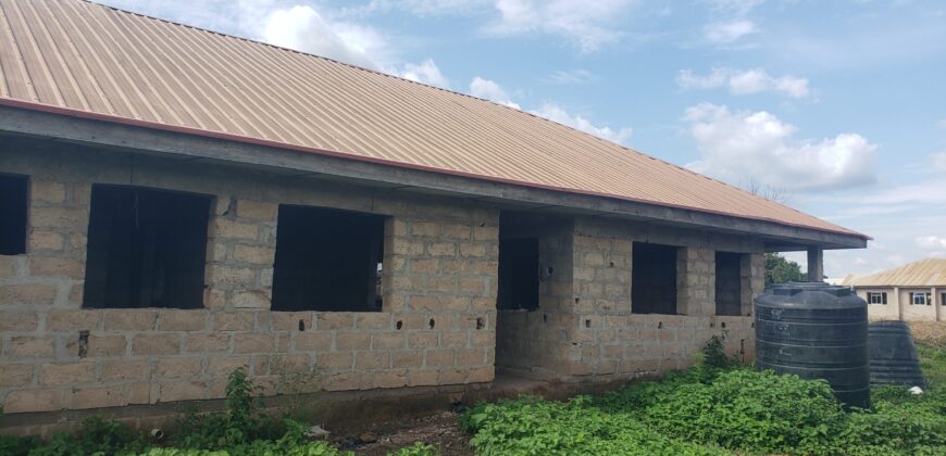 Uncompleted 18 rooms selfcon for sale on 4plot of land