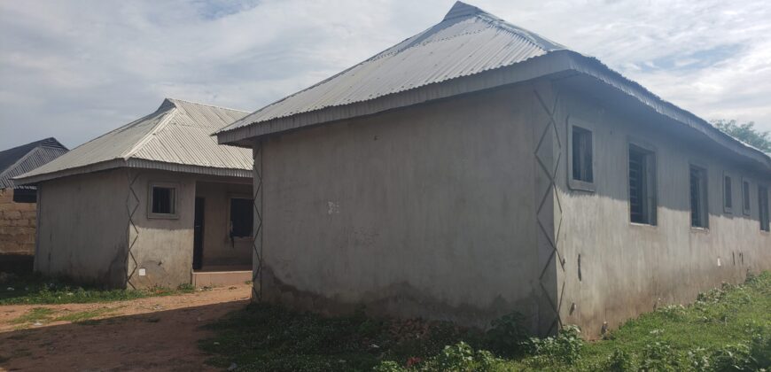 11 room selfcon with 3 room and Parlour Selfcon for sale