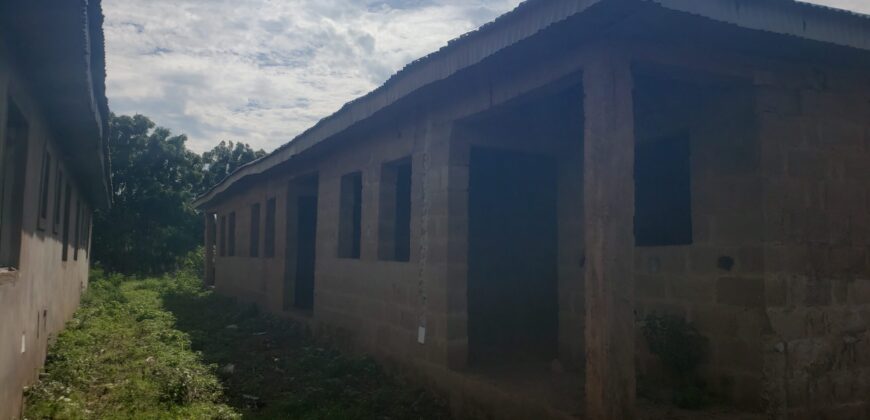 11 room selfcon with 3 room and Parlour Selfcon for sale